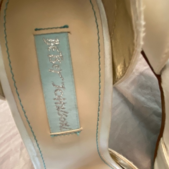 Betsey Johnson heels diamond bow white satin - Picture 3 of 8